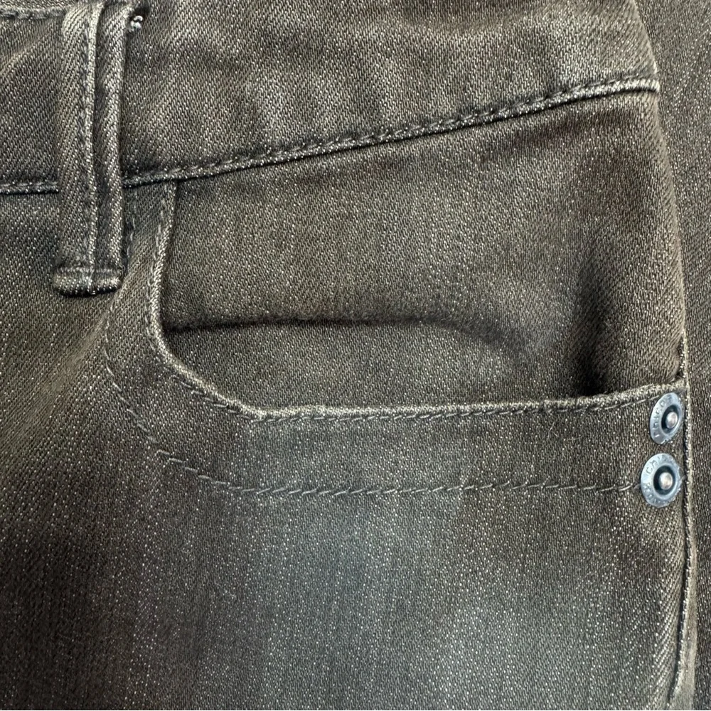Chico’s Platinum Denim Ultimate Fit Brown Capri Jeans Cropped Button Zip Fly